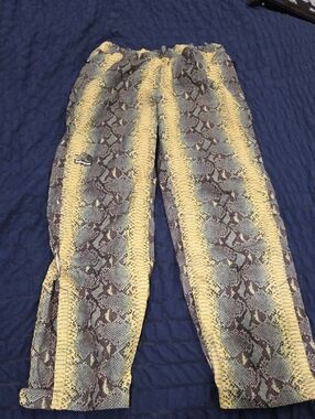 Supreme x The North Face Snakeskin Taped Seam Pant size M!